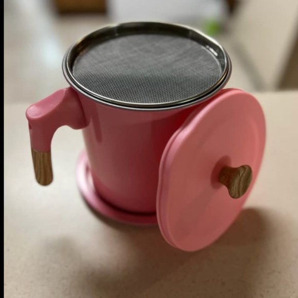Pink Oil Storage & Bacon Grease Container with Strainer for Kitchen(48oz / 1.4L) - Picture 3 of 9